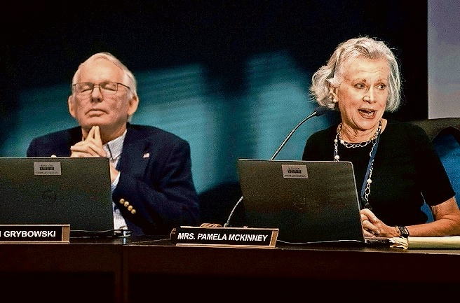 FILE/ANDREW J. WHITAKER/STAFF The Charleston County School Board ...